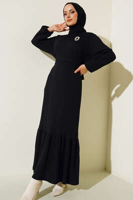 Broş Detaylı Burgu Fitilli Elbise Siyah 