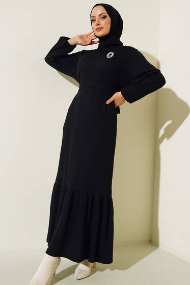 Broş Detaylı Burgu Fitilli Elbise Siyah - Tesettür Elbise