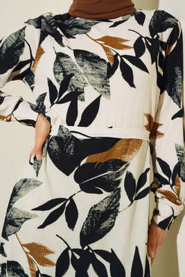 Büyük Çiçek Desenli Kuşaklı Elbise Lacivert - Tesettür Elbise