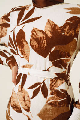 Büyük Çiçek Desenli Kuşaklı Elbise Taba - Tesettür Elbise