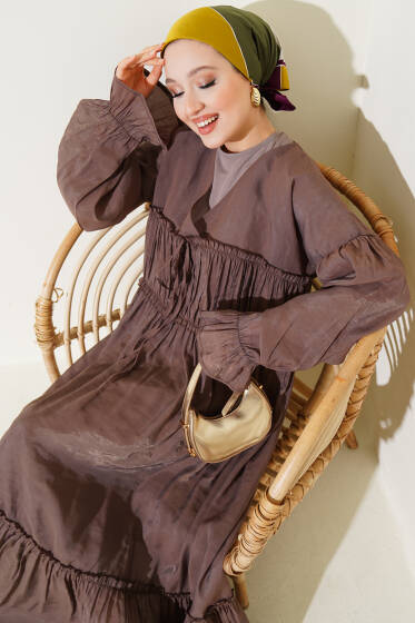 Büzgü Detaylı V Yaka Keten Elbise Kahve - Elbise