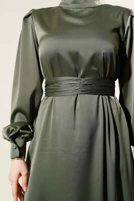 Büzgü Kuşaklı Basic Saten Elbise Haki - Tesettür Elbise