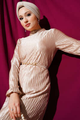 Büzgü Piliseli Kuşaklı Elbise Bej - Tesettür Elbise