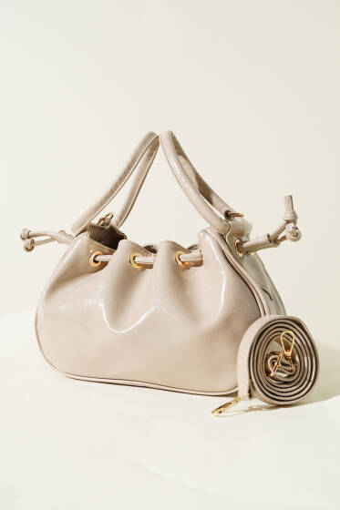 Büzgülü Rugan Kol Çanta Bej - Kol Çantası