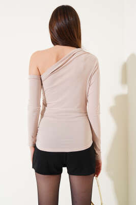 Büzgülü Tek Kol Sandy Bluz Bej - Kadın Giyim Modelleri