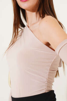 Büzgülü Tek Kol Sandy Bluz Bej - Kadın Giyim Modelleri