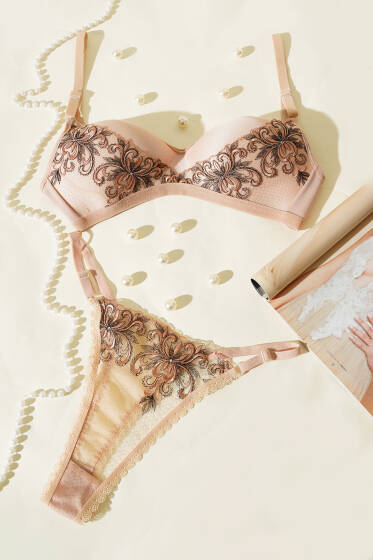 C Cup Dantelli Desteksiz Lotus Sütyen Takım Ten Siyah - Desteksiz Sütyen Takım