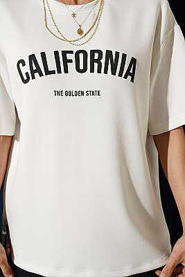California Baskılı Modal T-shirt Ekru - Yılın Fırsatı