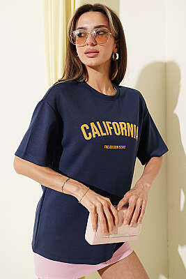 California Baskılı Modal T-shirt Lacivert - Kadın Giyim Modelleri