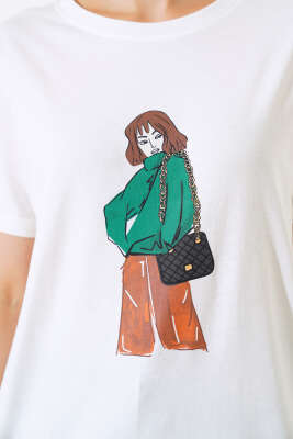 Çantalı Kız Baskılı T-shirt Ekru - Kadın Giyim Modelleri