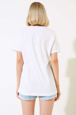 Çantalı Kız Baskılı T-shirt Ekru - Kadın Giyim Modelleri