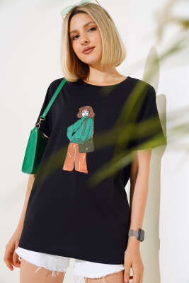 Çantalı Kız Baskılı T-shirt Siyah - Kadın Giyim Modelleri