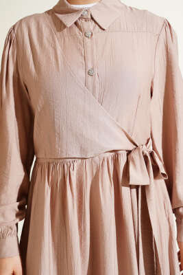 Çapraz Bağlamalı Taş Düğmeli Elbise Bej - Elbise