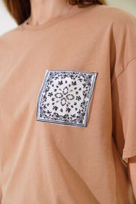 Cep Baskılı T-shirt Latte - Kadın Giyim Modelleri