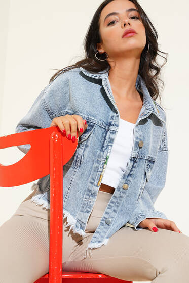 Cep Kapak Cepli Nakışlı Kot Ceket Mavi - Kadın Giyim Modelleri