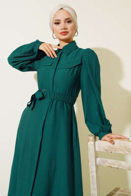 Cep Kapak Detaylı Kuşaklı Elbise Zümrüt - Tesettür Elbise
