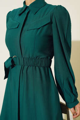 Cep Kapak Detaylı Kuşaklı Elbise Zümrüt - Tesettür Elbise