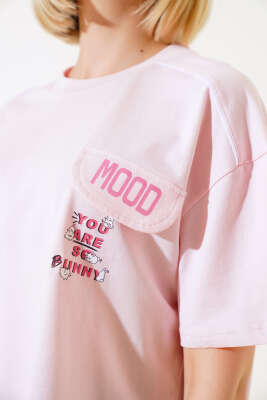 Cep Kapaklı Baskılı T-shirt Pudra - Kadın Giyim Modelleri