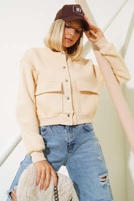 Cep Kapaklı Çıtçıt Düğmeli Kısa Ceket Bej 