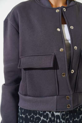 Cep Kapaklı Çıtçıt Düğmeli Kısa Ceket Füme - Kadın Giyim Modelleri