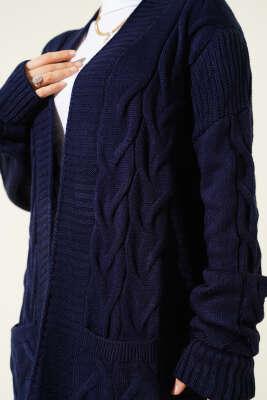 Cepli Örgü Desenli Uzun Hırka Lacivert - Hırka