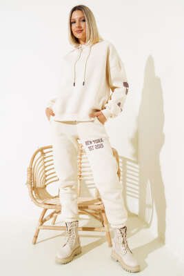 Chicago Yazılı Üç İplik İkili Takım Bej - Kadın Giyim Modelleri