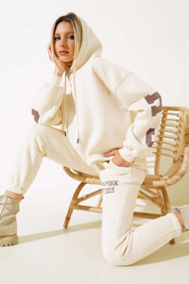 Chicago Yazılı Üç İplik İkili Takım Bej 