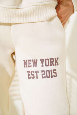 Chicago Yazılı Üç İplik İkili Takım Bej - Kadın Giyim Modelleri