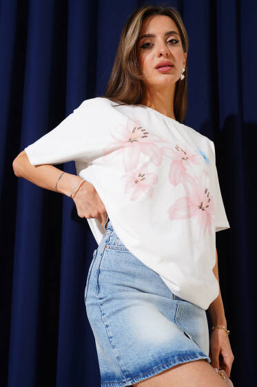Çiçek Baskılı T-Shırt Beyaz - Kadın Giyim Modelleri
