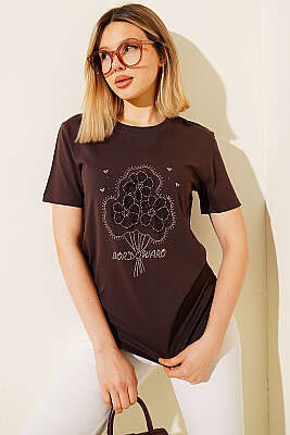 Çiçek Buketli Taşlı T-shirt Kahve - Kadın Giyim Modelleri