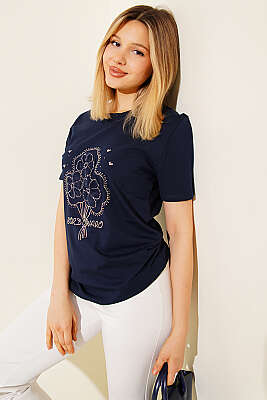 Çiçek Buketli Taşlı T-shirt Lacivert - DESTİNA