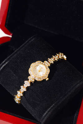 Çiçek Çerçeveli Taşlı Kadın Saat Gold 
