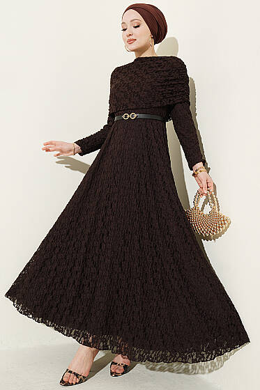 Çiçek Dantelli Kemerli Büzgülü Kahve - Elbise