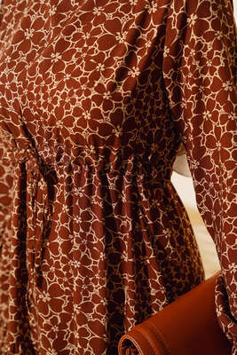 Çiçek Desen Bel Tünelli Elbise Kahve - Tesettür Elbise