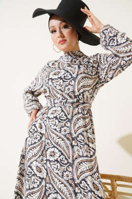 Çiçek Desen Kuşaklı Viskon Elbise Siyah - Tesettür Elbise