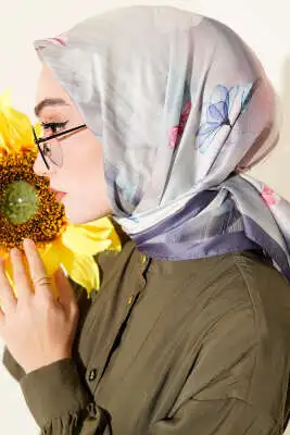 Çiçek Desen Twill Eşarp Kayrak Grisi - Başörtüsü