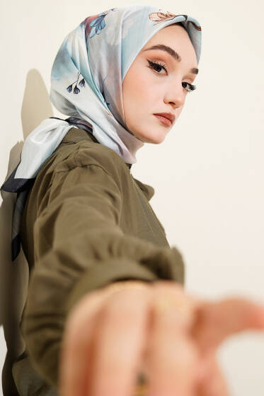 Çiçek Desen Twill Eşarp Lacivert - Başörtüsü