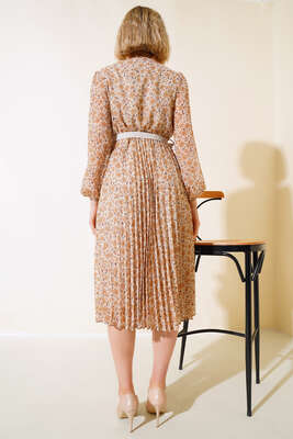 Çiçek Desenli Kemerli Elbise Bej - Kadın Giyim Modelleri