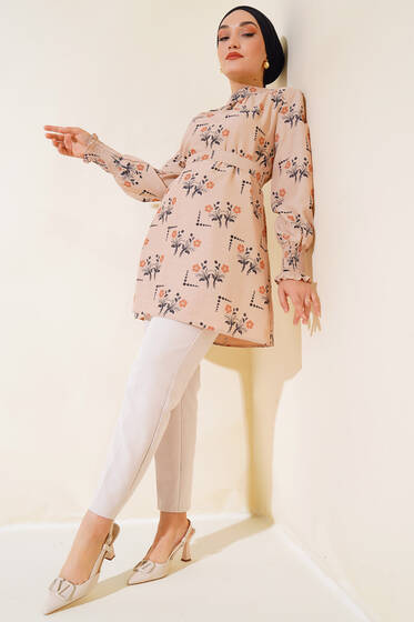 Çiçek Desenli Kol Ucu Lastikli Tunik Siyah - Tunik