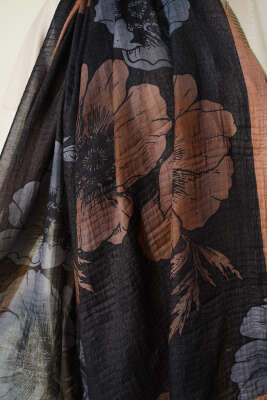 Çiçek Desenli Müslin Şal Siyah - Başörtüsü