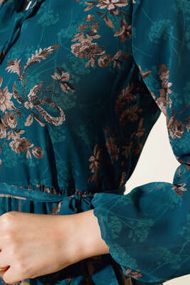 Çiçek Desenli Şifon Kat Elbise Zümrüt Yeşil - Tesettür Elbise