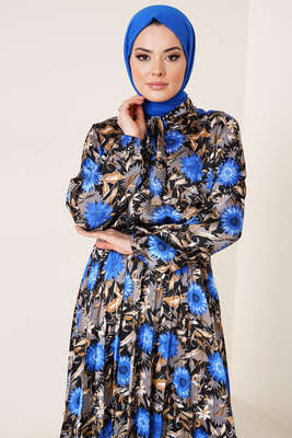 Çiçek Desenli Yakası Kuşaklı Saten Elbise Saks - Tesettür Elbise