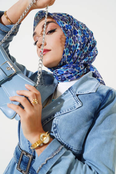 Çiçek Desenli Yazma Eşarp Saks - Başörtüsü