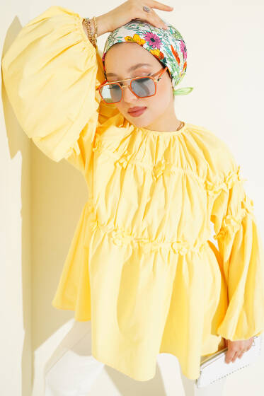 Çiçek Detaylı Kol Lastikli Tunik Sarı - Tunik