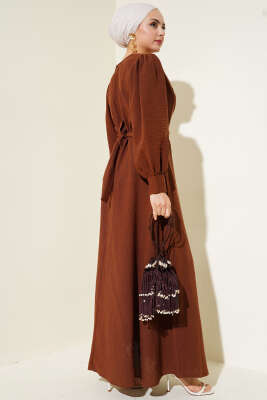 Çiçek Detaylı Önü Çapraz Bağlamalı Elbise Kahve - Tesettür Elbise