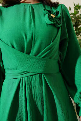 Çiçek Detaylı Önü Çapraz Bağlamalı Elbise Yeşil - Tesettür Elbise