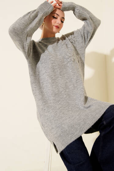 Çiçek Detaylı Yumoş Triko Tunik Gri - Tunik