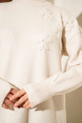 Çiçek Detaylı Yumoş Triko Tunik Taş - 300-500 TL Ürünler