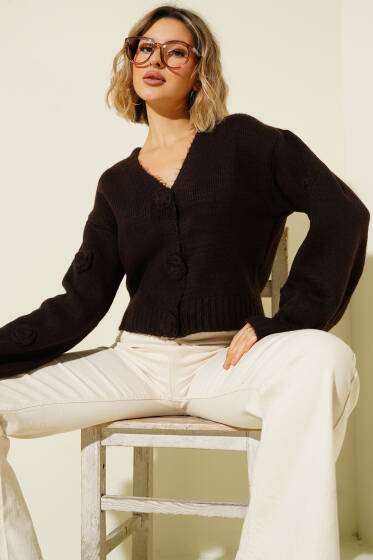 Çiçek Düğmeli Kısa Triko Hırka Kahve - Kadın Giyim Modelleri