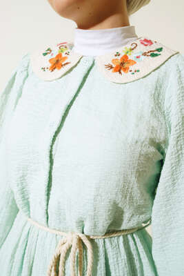 Çiçek İşleme Yaka Kemerli Elbise Mint Yeşili - Thumbnail